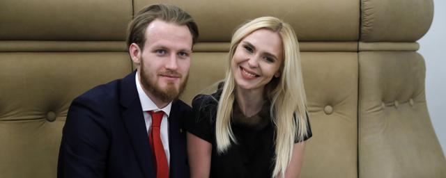 Певица Пелагея и хоккеист Телегин официально развелись