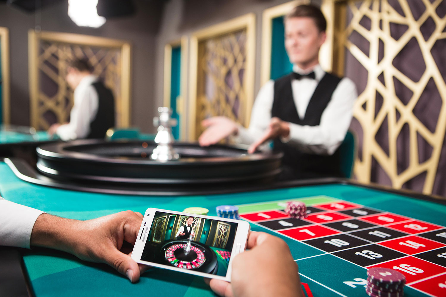 Играть онлайн казино на мобильном игровые автоматы играть вовада