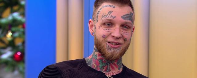 Сын актрисы Яковлевой удалил татуировку гроба с лица