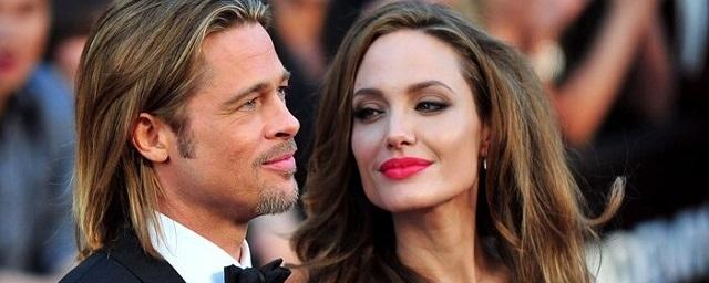 Обвинения Анджелины Джоли в домашнем насилии огорчили Брэда Питта