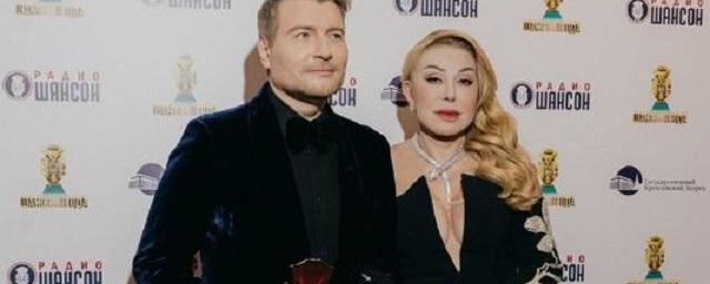 68-летняя Любовь Успенская появилась на премии «Шансон года» в платье с экстремальным декольте