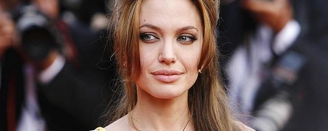 Анджелина Джоли передумала усыновлять сирот с Украины