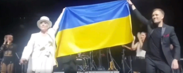 Продюсер Максим Худяков уверен, что Лайме Вайкуле заплатили за выход на сцену с украинским флагом