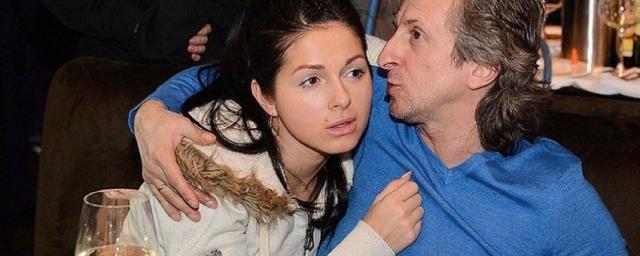 Отец Нюши продюсер Владимир Шурочкин расстроен завершением ее карьеры