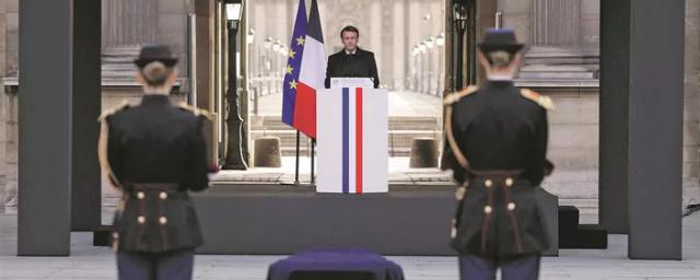 Эммануэль Макрон отдает дань уважения Пьеру Сулажу в самом сердце Лувра