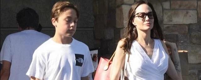 14-летний сын Брэда Питта и Анджелины Джоли Нокс перерос свою маму