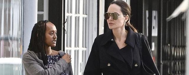 Анджелину Джоли папарацци застали за шоппингом в Лос-Анджелесе