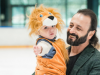 Илья Авербух вышел на лёд вместе с годовалым сыном Львом