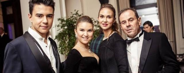 Младшая дочь миллиардера Литвака и актрисы Меткиной сыграла свадьбу