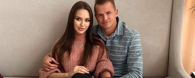 Пользователи в соцсетях раскритиковали Тарасова и Костенко за беспорядок в доме