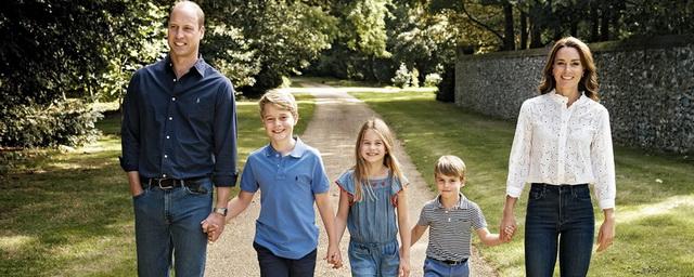 Принц Уильям и Кейт Миддлтон с детьми показали рождественскую открытку