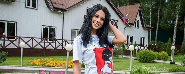 Ирина Пинчук пожаловалась,  что фанаты обвиняют ее в расставании Марины Африкантовой и Романа Капаклы