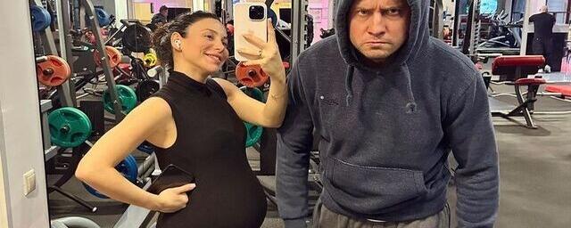 Беременная жена Павла Прилучного Зепюр Брутян публикует фотографии с мужем из спортзала