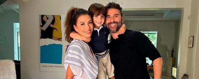 Ева Лонгория опубликовала редкое фото с мужем-бизнесменом и 4-летним сыном