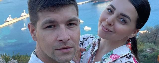 Ольга Рапунцель заявила, что Дмитрий Дмитренко заблокировал ей карты в день рождения их дочери