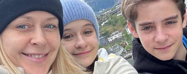 Экс-супруга Григория Лепса привезла дочь и сына в Норвегию