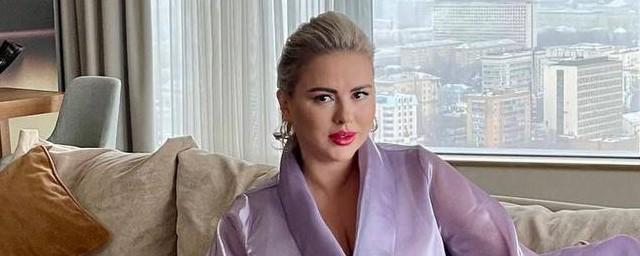 Анна Семенович сообщила, что поймала букет невесты на свадьбе Татьяны Булановой