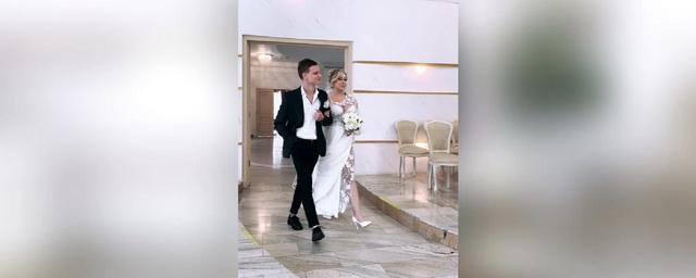 29-летняя беременная сестра певца Алексея Воробьева вышла замуж