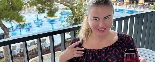 Анна Семенович призналась, что перебрала с алкоголем на отдыхе в Турции