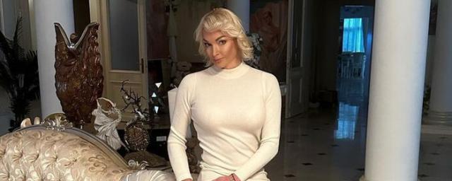 Балерина Анастасия Волочкова выразила поддержку певице Славе в конфликте с Хайдаровым