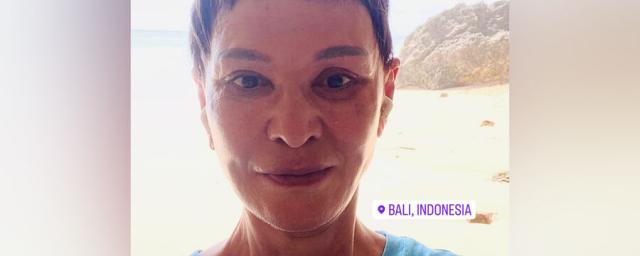 Ирина Хакамада опубликовала фотографию без очков и макияжа на Бали