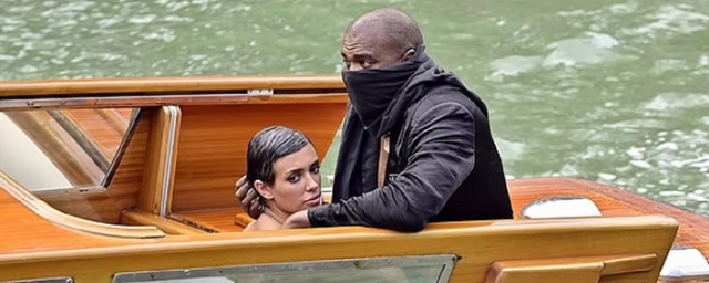 Канье Уэсту и его возлюбленной из-за непристойного поведения запретили кататься на лодках в Италии