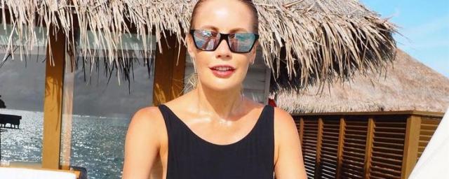 Телеведущая Елена Летучая опубликовала в сети снимки в откровенном купальнике