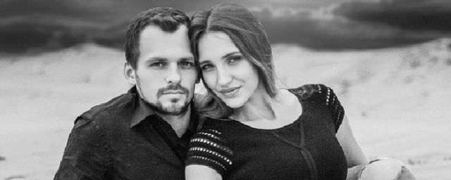Вдова актера Алексея Янина певица Дарья впервые вышла на сцену после смерти супруга