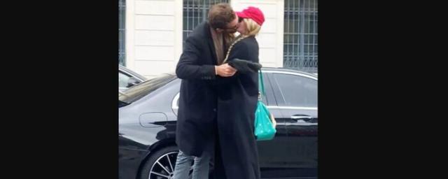 Замужнюю Софи Тернер застукали целующейся с английским аристократом в Париже