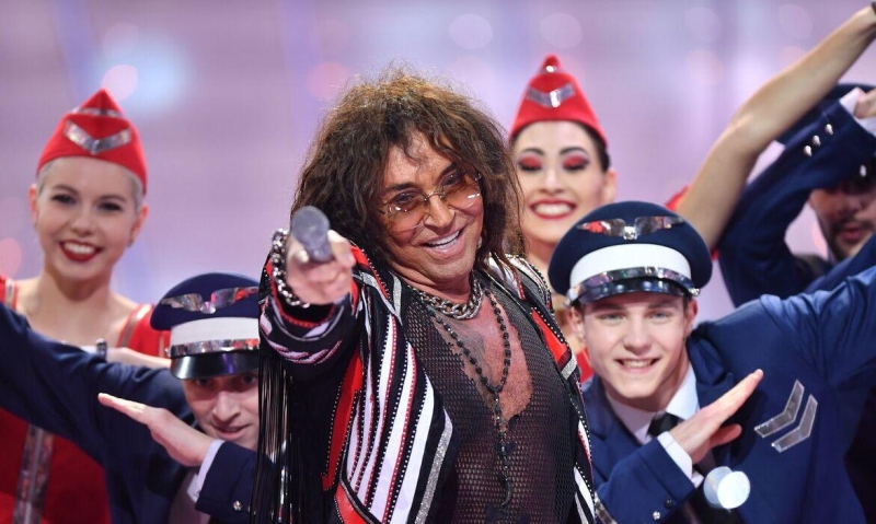 Директор Леонтьева заявил, что певец не поможет российским артистам