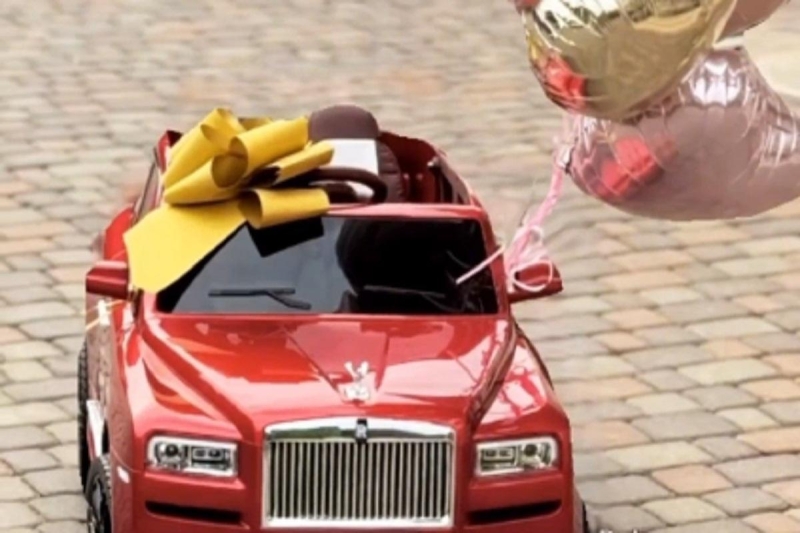 У двухлетней дочери Константина Ивлева появился собственный Rolls-Royce