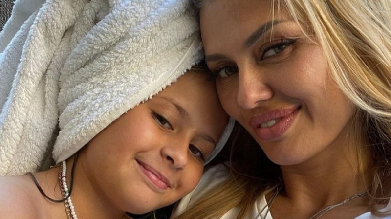 &laquo;Мечтает о России&raquo;: дочь Бони умоляет мать забрать ее из Лондона