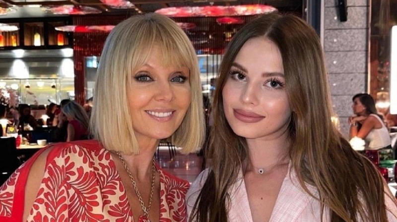 Дважды бабушка: певица Валерия принимает поздравления с рождением внука