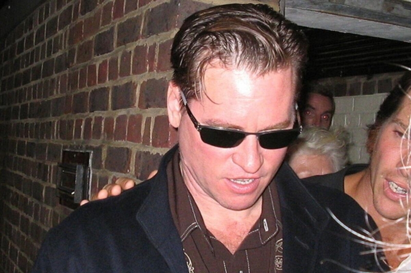 Звезда картины «Бэтмен навсегда» Вэл Килмер скончался в возрасте 65 лет