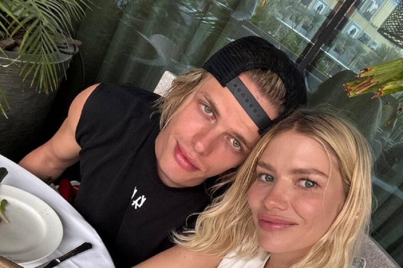 Елена Перминова избавилась от совместных с молодым ухажером снимков