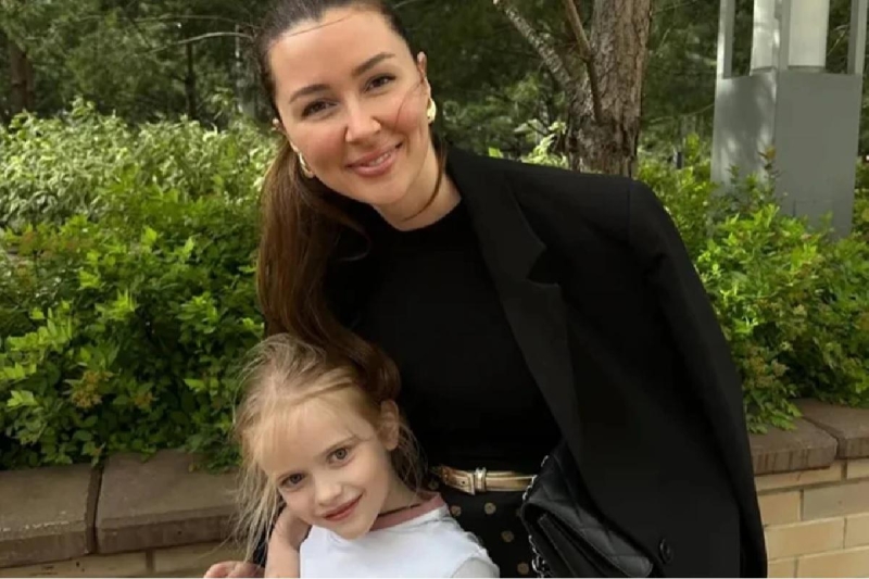 Анна Заворотнюк показала, как ее младшая сестра пошла в первый класс