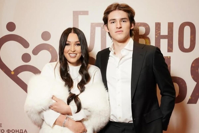 Сын Ирины Дубцовой начал карьеру певца