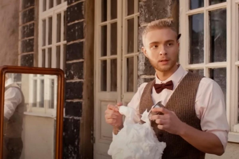 Клип Егора Крида проверят на рекламу алкоголя и мат